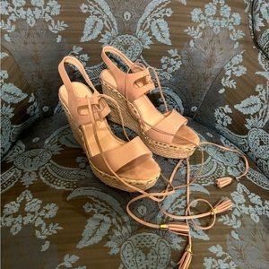 Beige espadrilles with ankle tie